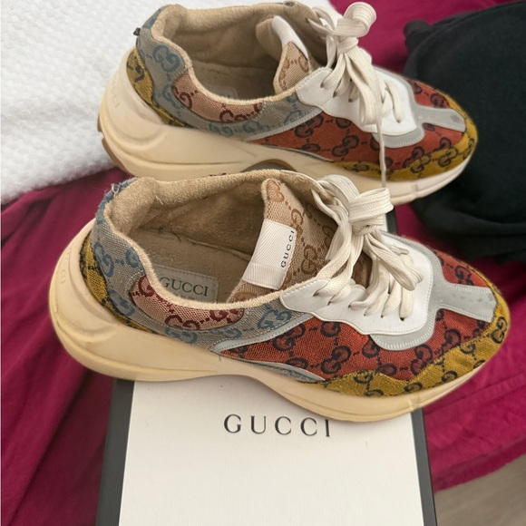 Mans Colorful Logo Sneakers - Picture 6 of 6